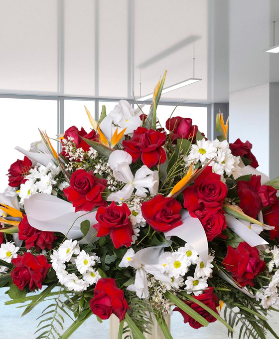 Envio de Centros funerarios en tonos rojos y blancos al tanatorio