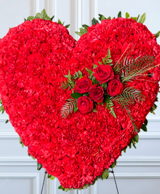 Corazón de claveles rojos para Badalona