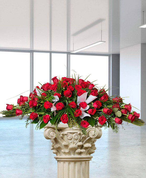 Centro de Rosas rojas para funeral
